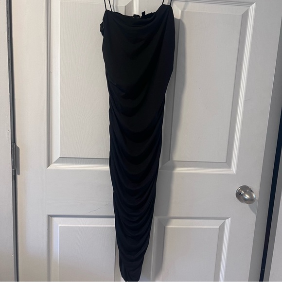 Windsor Elegant Black Gown - Picture 2 of 3